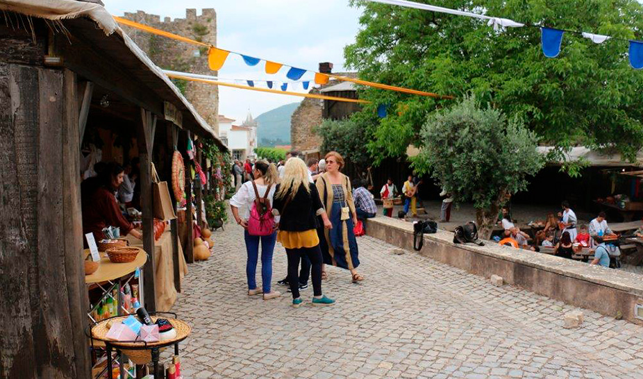 Saltimbancos e mercadores invadiram o castelo de Penela