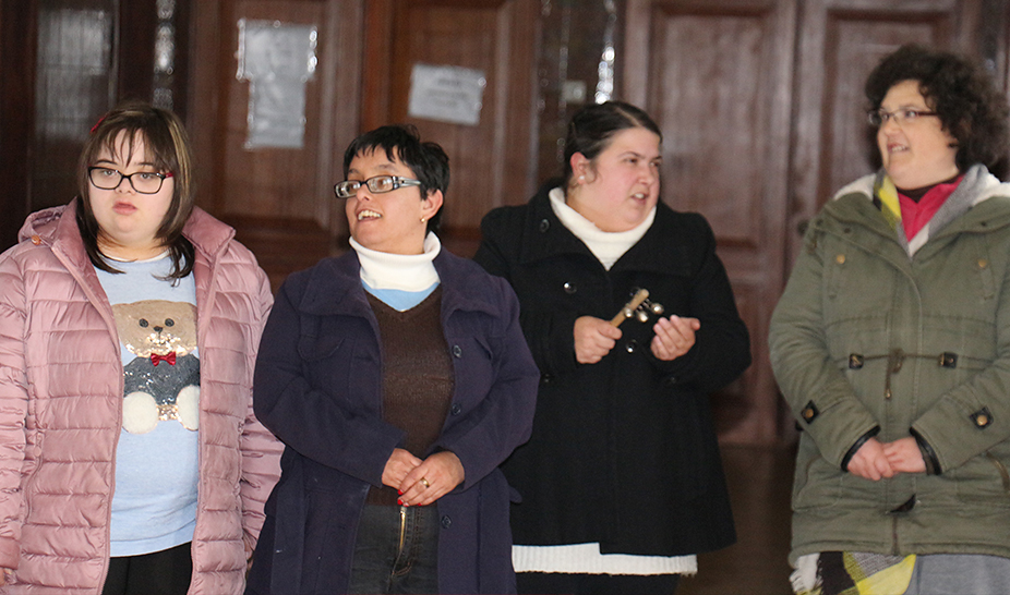 Cercipenela cumpre a tradição de cantar as Janeiras