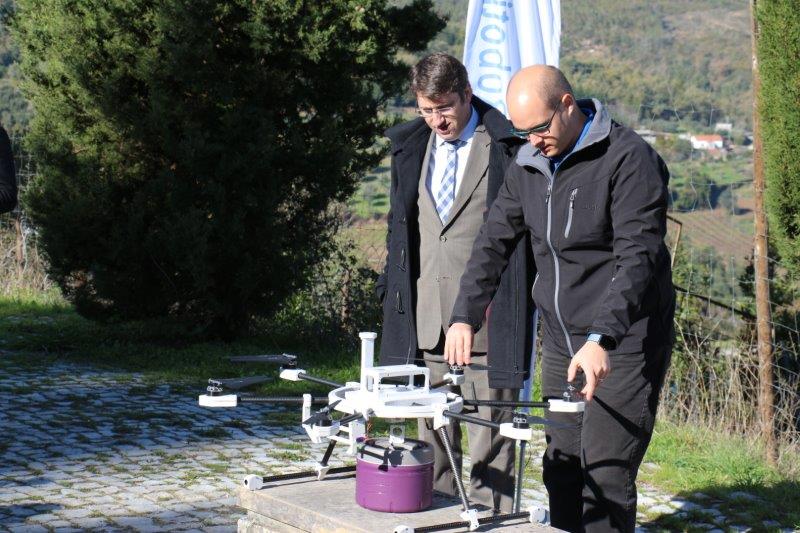 Projeto-piloto com recurso a drone entrega refeições a septuagenário de Podentinhos