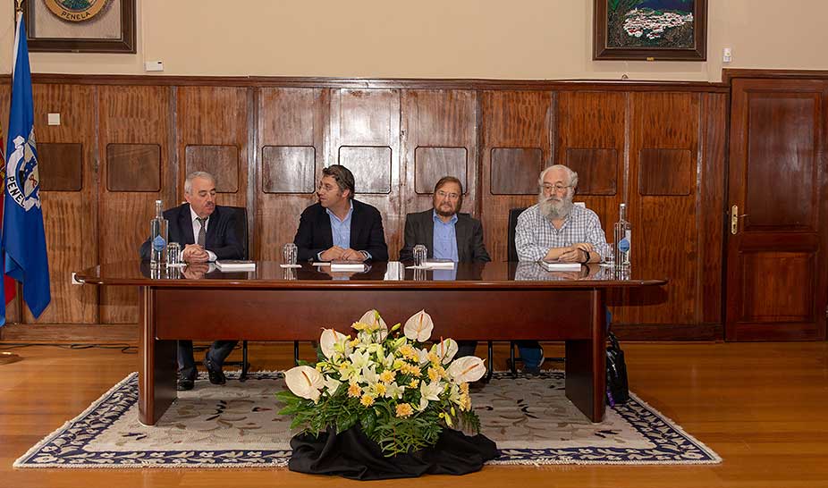 Novo livro de Miguel Pessoa aborda as formas e cores dos Mosaicos da VRR