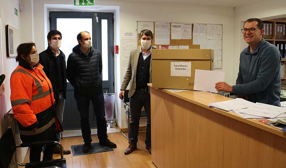 Penela entrega máscaras, viseiras e cogulas a instituições do concelho