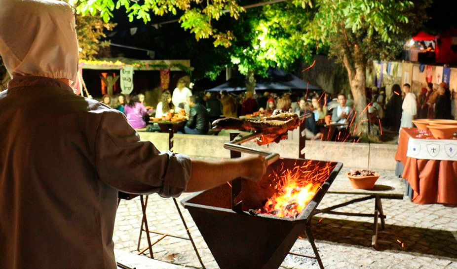 Porco-Montês e Láparos à mesa da Ceia Medieval em Penela