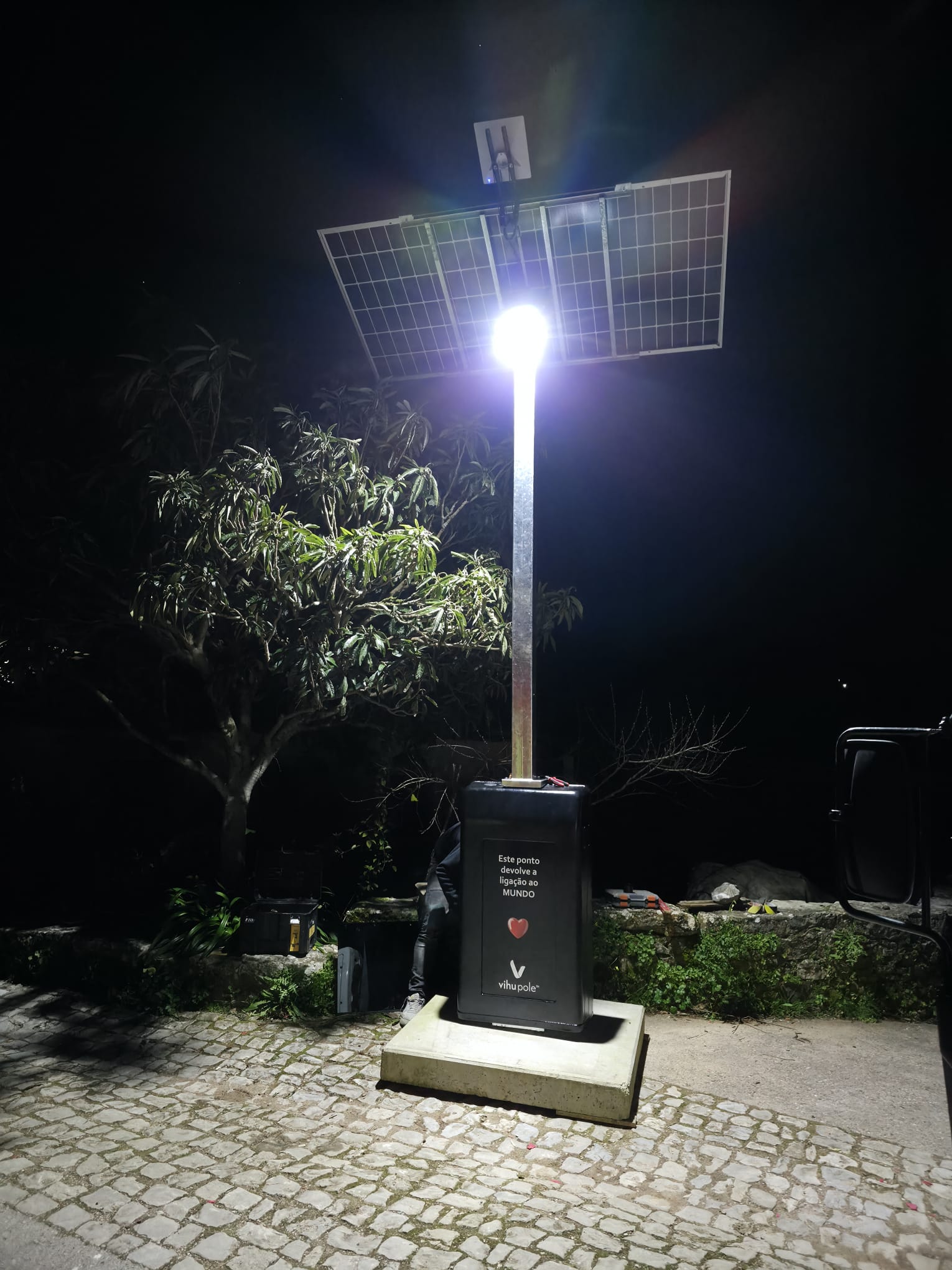 Cabeça Redonda recebe poste Vihu Pole com ligação Starlink.