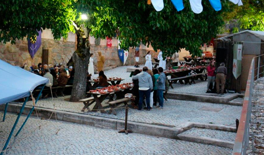 Saltimbancos e mercadores invadiram o castelo de Penela
