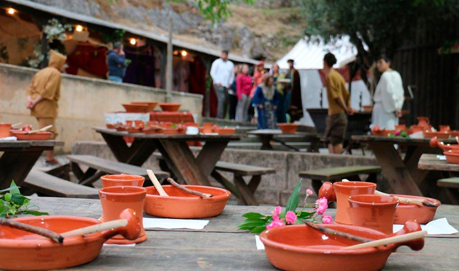 Saltimbancos e mercadores invadiram o castelo de Penela