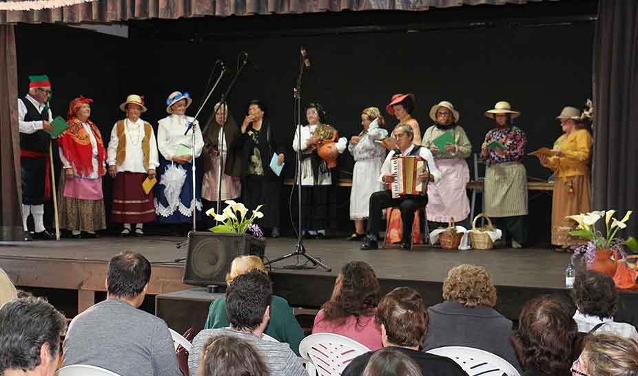 Grupo coral e grupo de teatro sénior enchem centro cultural de St. Amaro