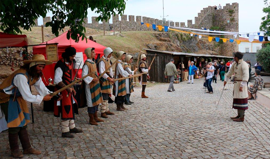 Saltimbancos e mercadores invadiram o castelo de Penela