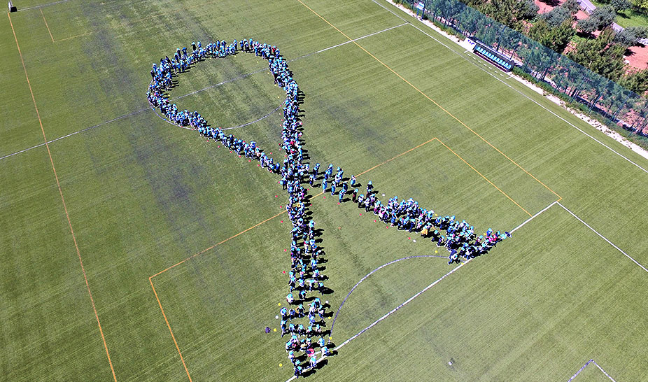 Crianças de Penela formaram Laço Azul Humano