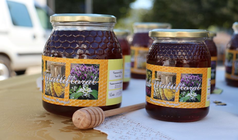 A Feira do Mel e a Bienal de Humor cumprem a tradição