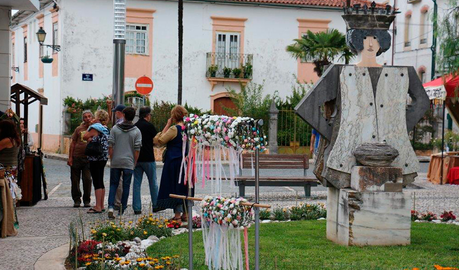 Saltimbancos e mercadores invadiram o castelo de Penela