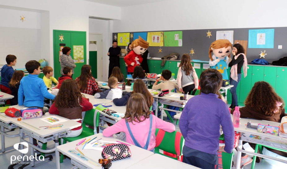 Alunos do 4º ano receberam visita das mascotes “Gaspar e Inês”
