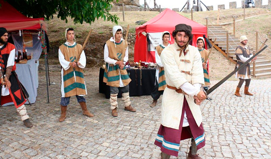 Saltimbancos e mercadores invadiram o castelo de Penela