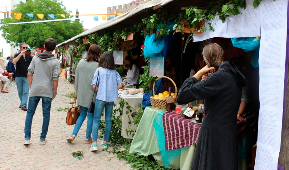 Saltimbancos e mercadores invadiram o castelo de Penela