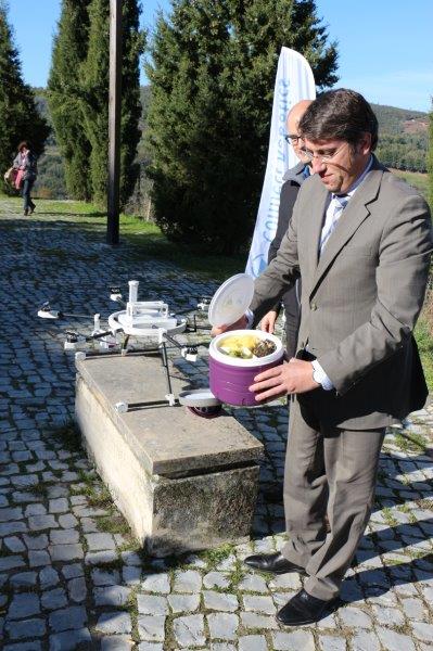 Projeto-piloto com recurso a drone entrega refeições a septuagenário de Podentinhos