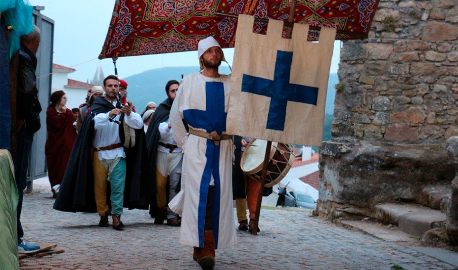 Saltimbancos e mercadores invadiram o castelo de Penela