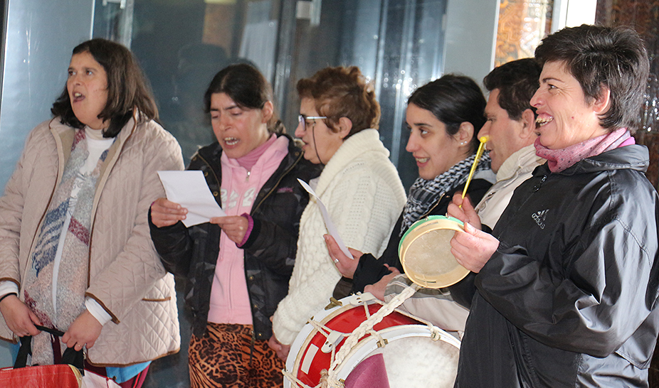 Cercipenela cumpre a tradição de cantar as Janeiras