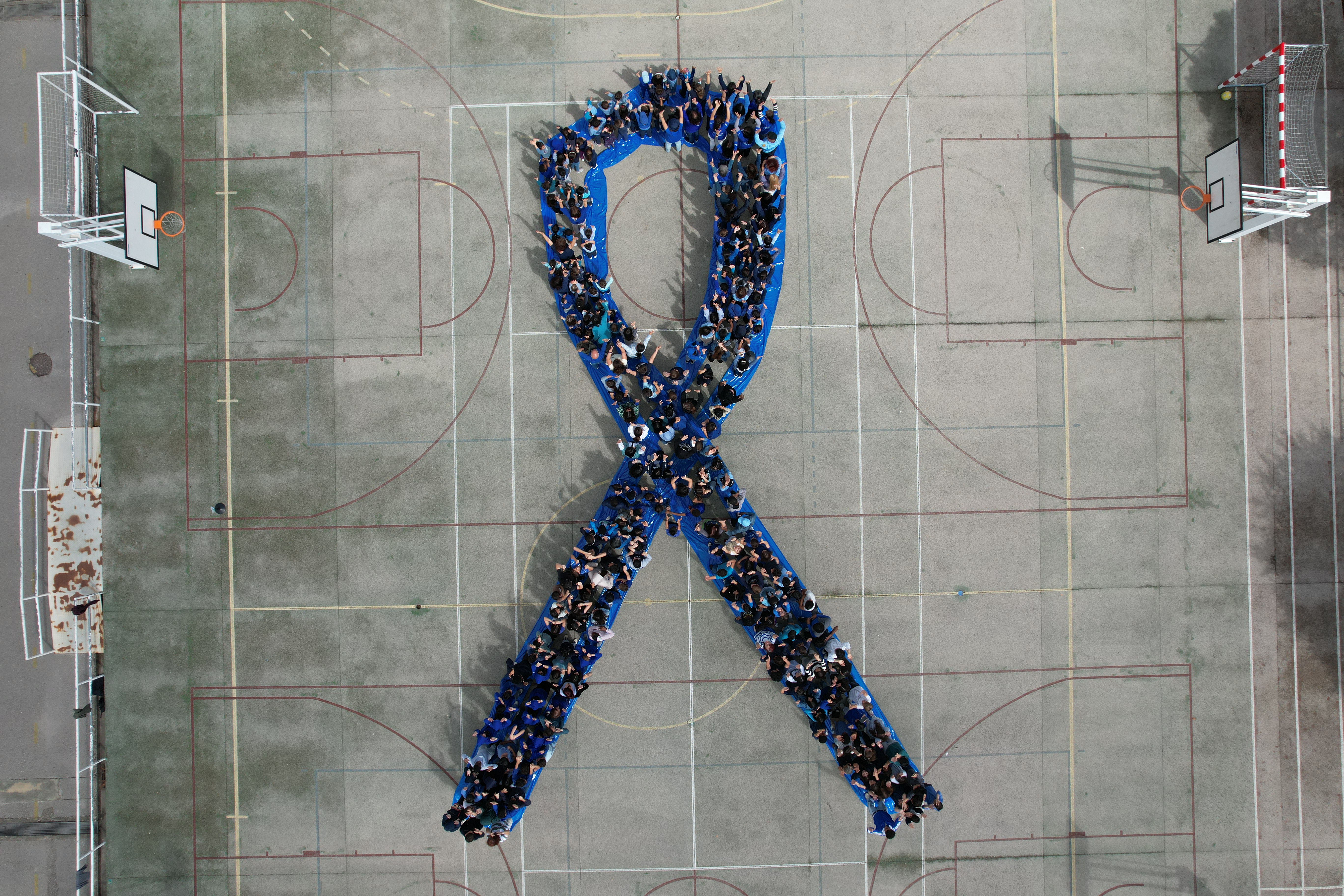 Campanha Laço Azul envolve alunos do Agrupamento de Escolas Infante D. Pedro