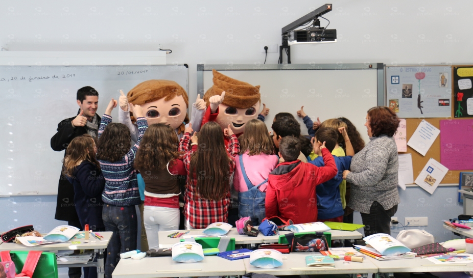 Alunos do 4º ano receberam visita das mascotes “Gaspar e Inês”