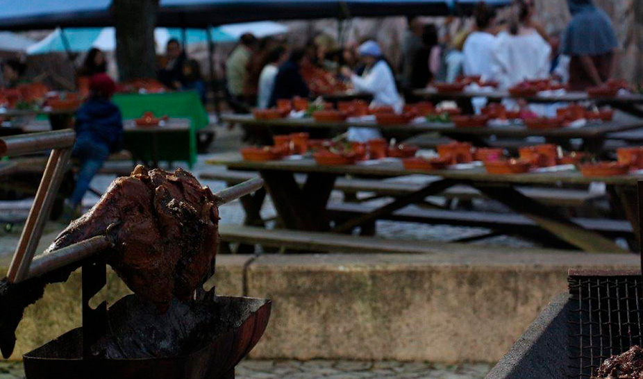 Saltimbancos e mercadores invadiram o castelo de Penela