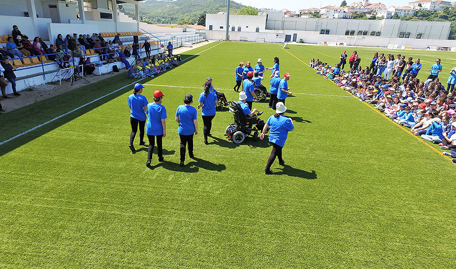 Crianças de Penela formaram Laço Azul Humano