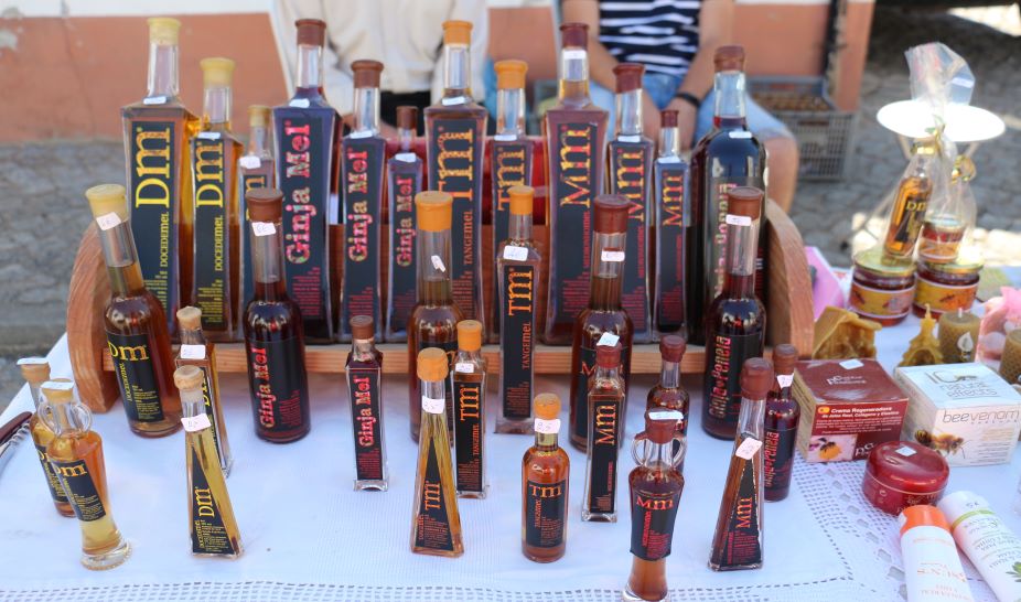 A Feira do Mel e a Bienal de Humor cumprem a tradição