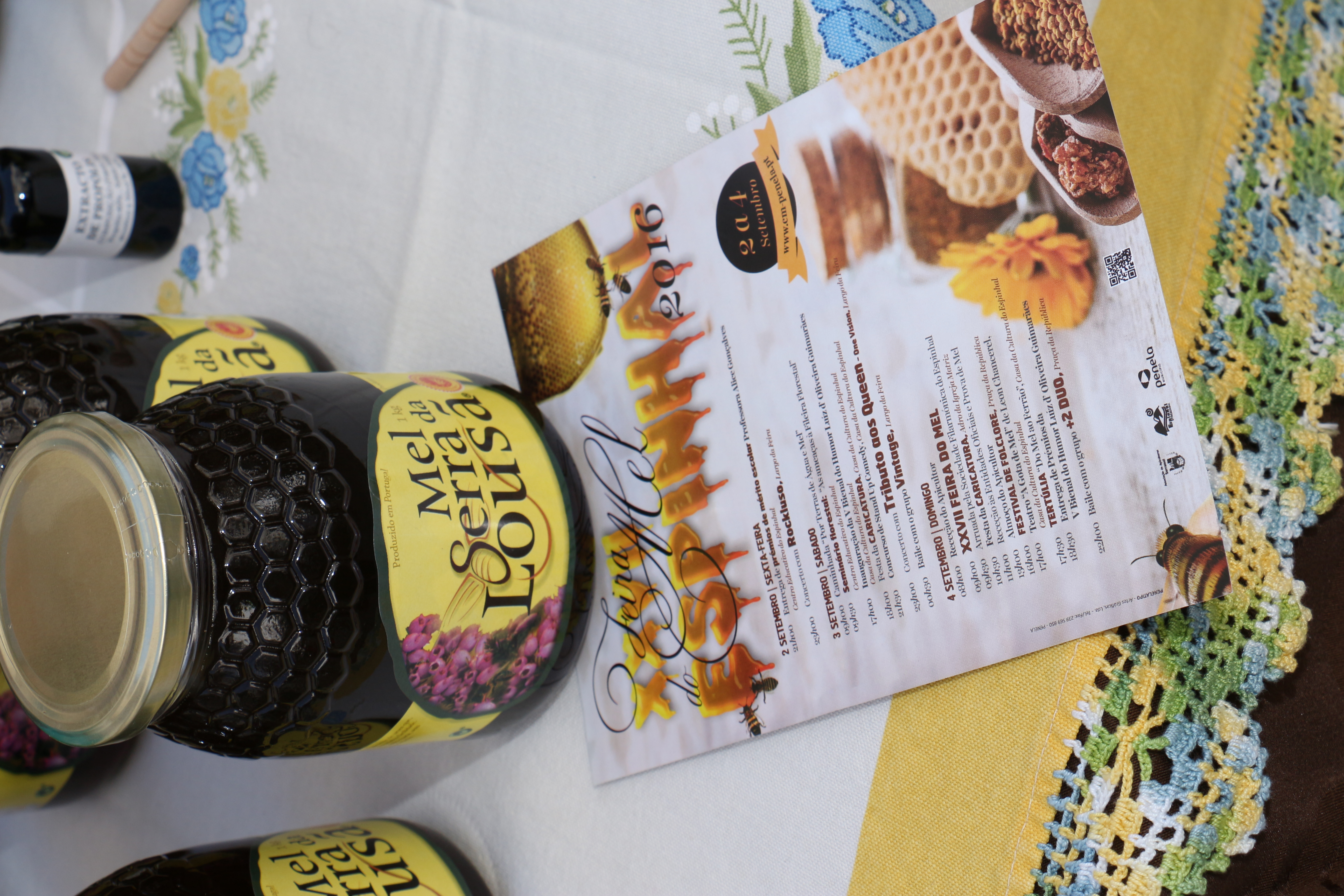 Feira do Mel e Bienal de Humor adoçaram a Vila do Espinhal