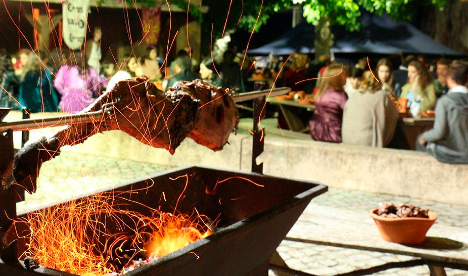 Porco-Montês e Láparos à mesa da Ceia Medieval em Penela