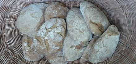  broa de trigo típica da freguesia Cumeeira