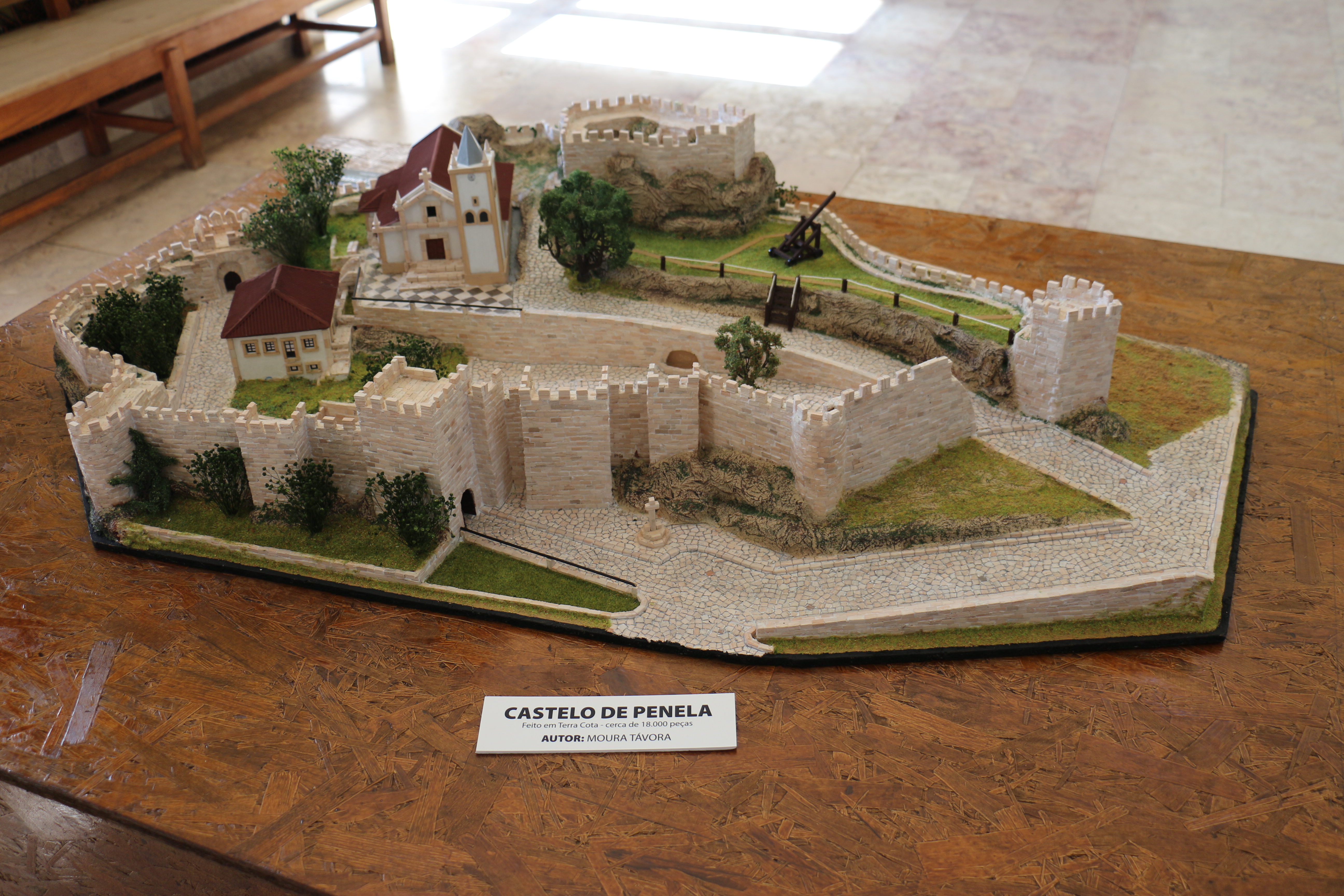Castelo de Penela representado em 18.000 peças