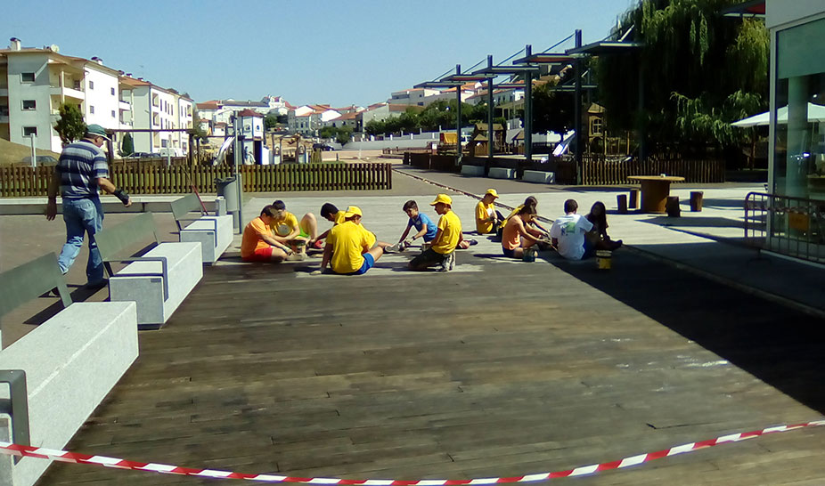 Sessenta e oito jovens “arregaçaram” as mangas pela comunidade e património