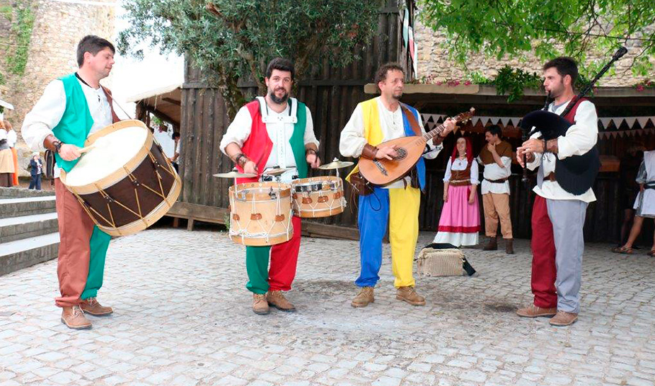 Saltimbancos e mercadores invadiram o castelo de Penela