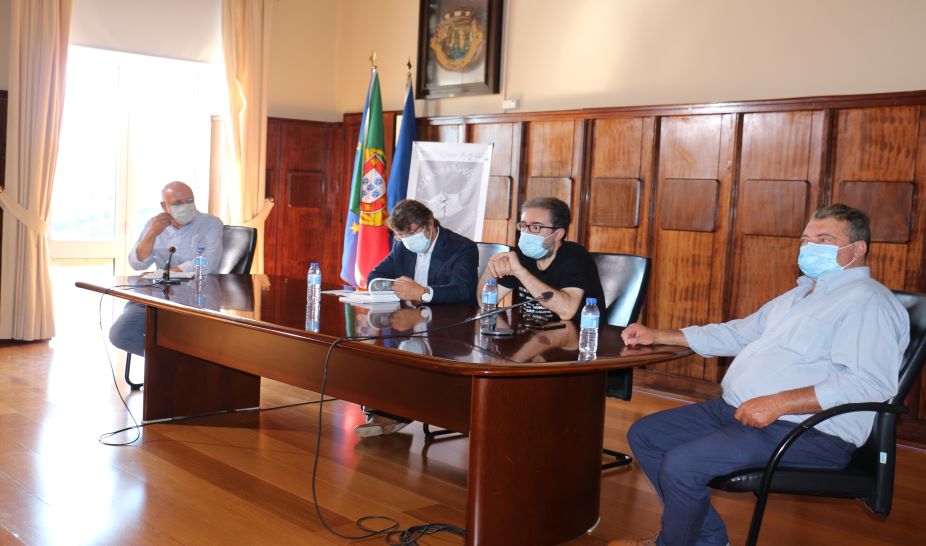 A Feira do Mel e a Bienal de Humor cumprem a tradição