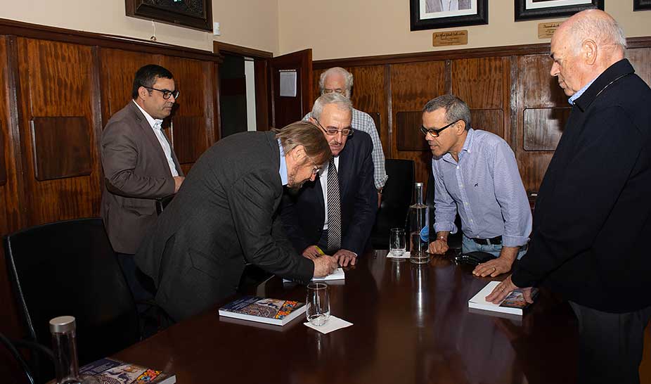 Novo livro de Miguel Pessoa aborda as formas e cores dos Mosaicos da VRR