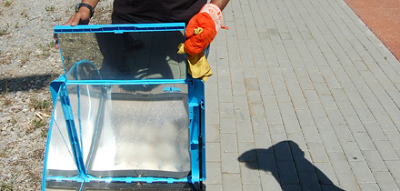 Forno solar com pão