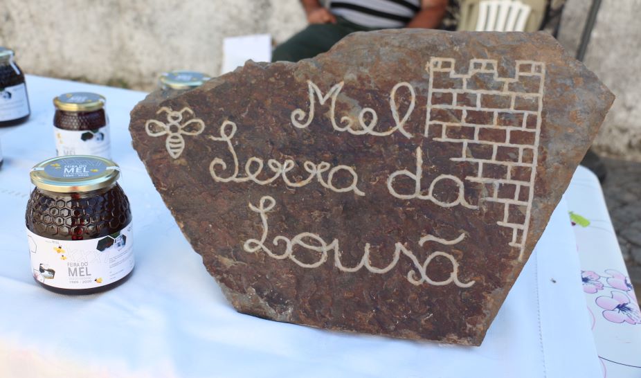 A Feira do Mel e a Bienal de Humor cumprem a tradição