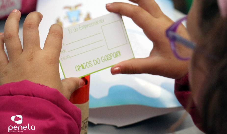 Alunos do 4º ano receberam visita das mascotes “Gaspar e Inês”