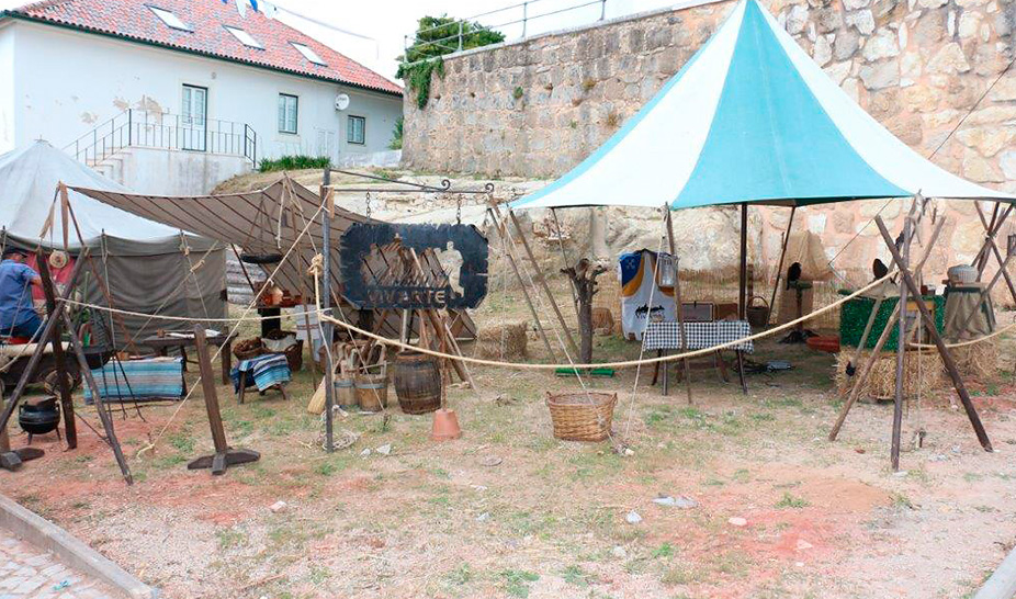 Saltimbancos e mercadores invadiram o castelo de Penela