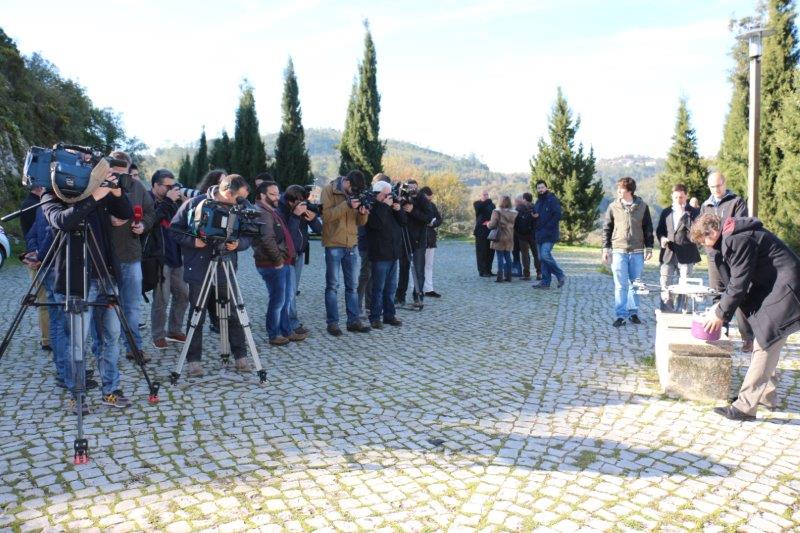 Projeto-piloto com recurso a drone entrega refeições a septuagenário de Podentinhos