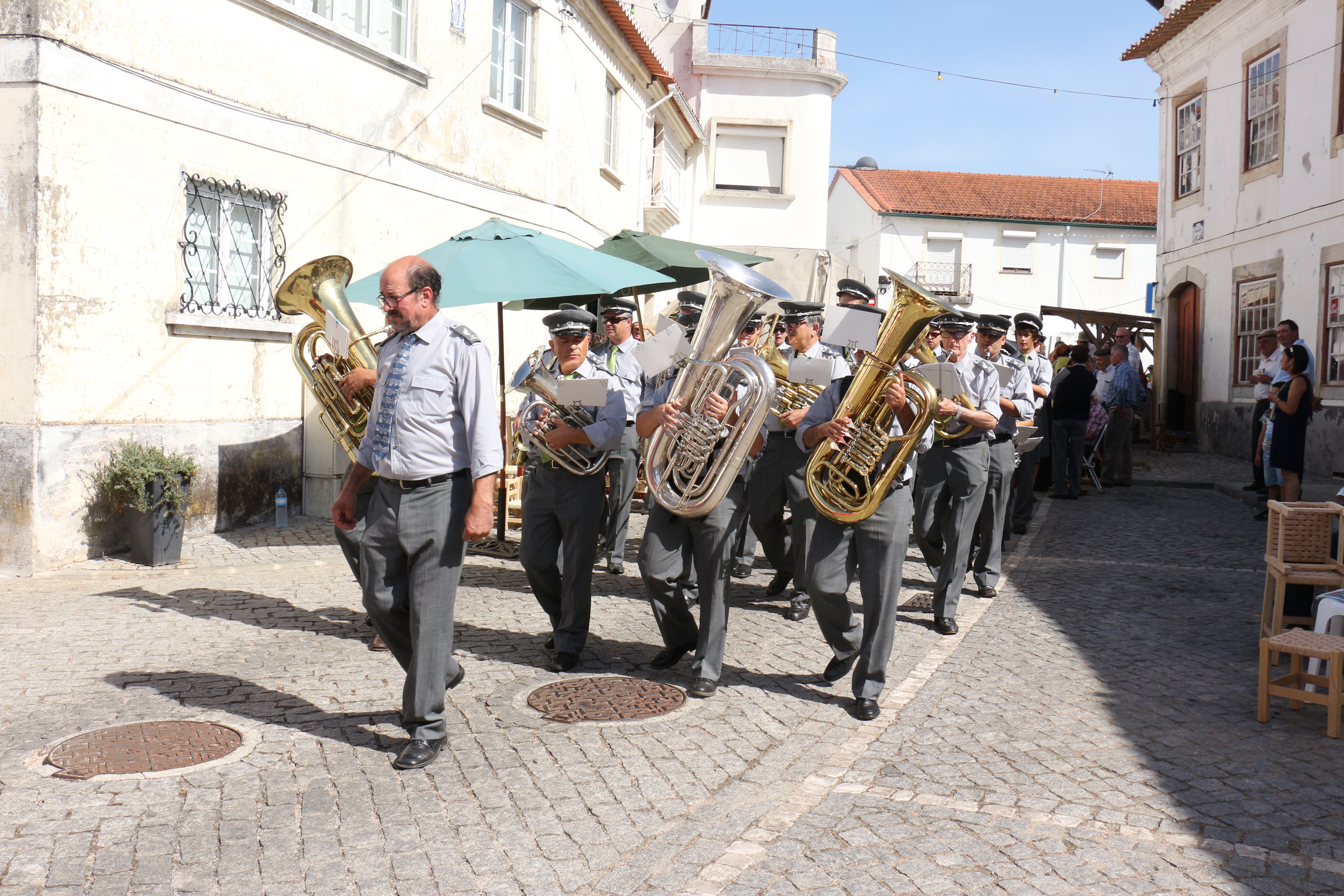 Feira do Mel e Bienal de Humor adoçaram a Vila do Espinhal