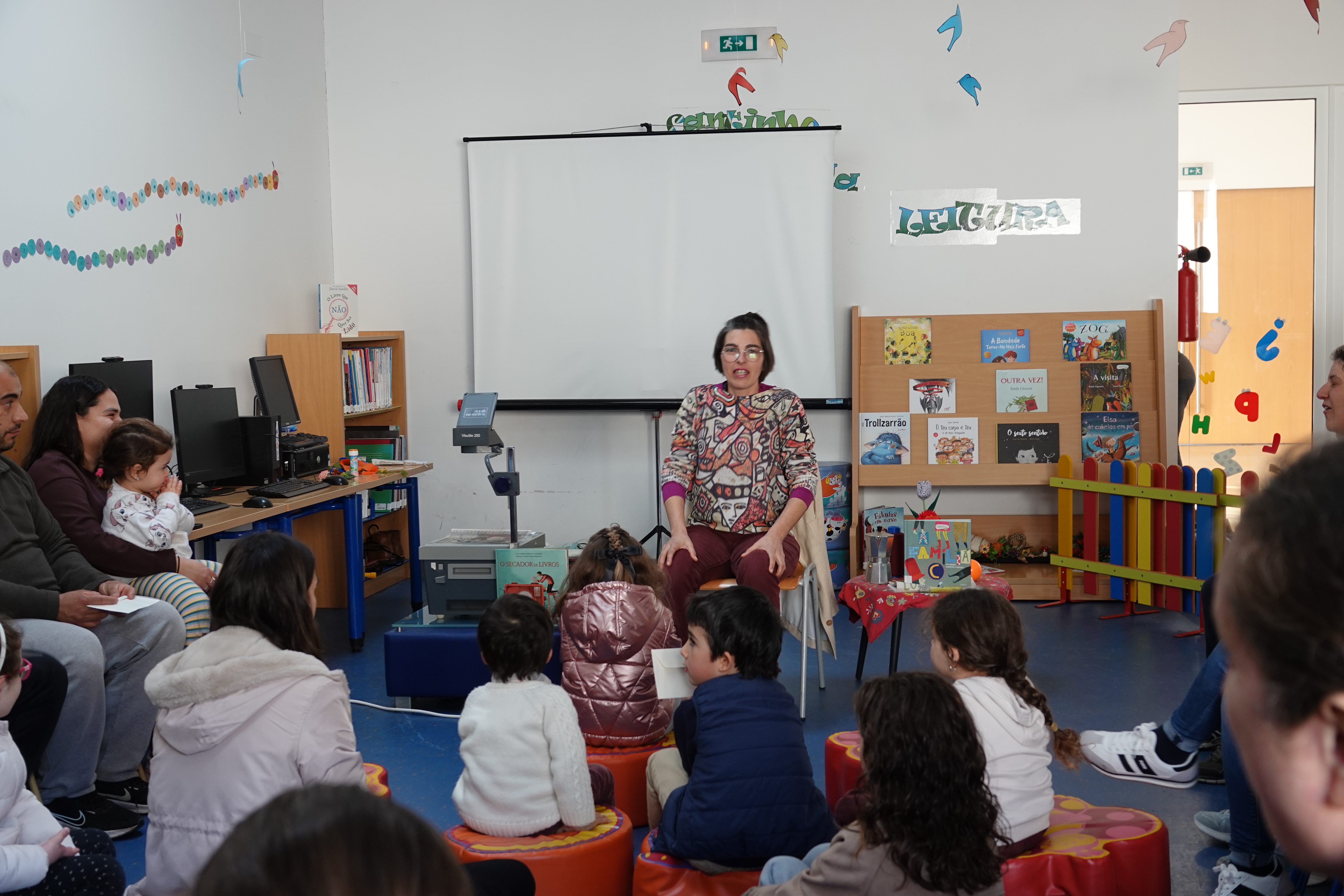 Laços de Leitura – histórias que abraçam com a temática de Abril