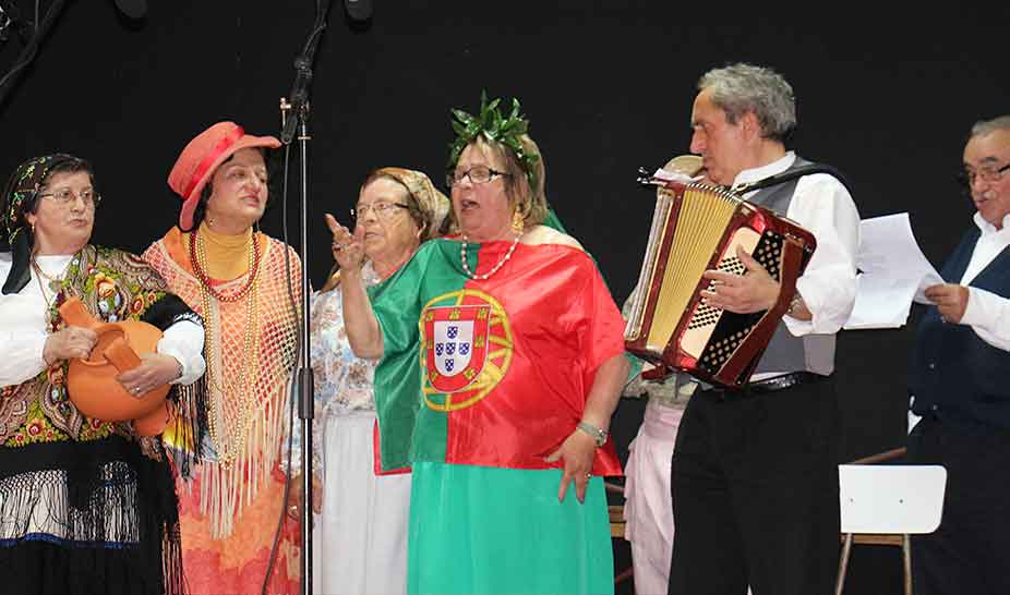 Grupo coral e grupo de teatro sénior enchem centro cultural de St. Amaro