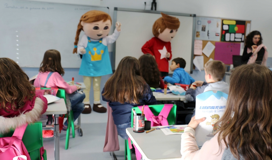 Alunos do 4º ano receberam visita das mascotes “Gaspar e Inês”