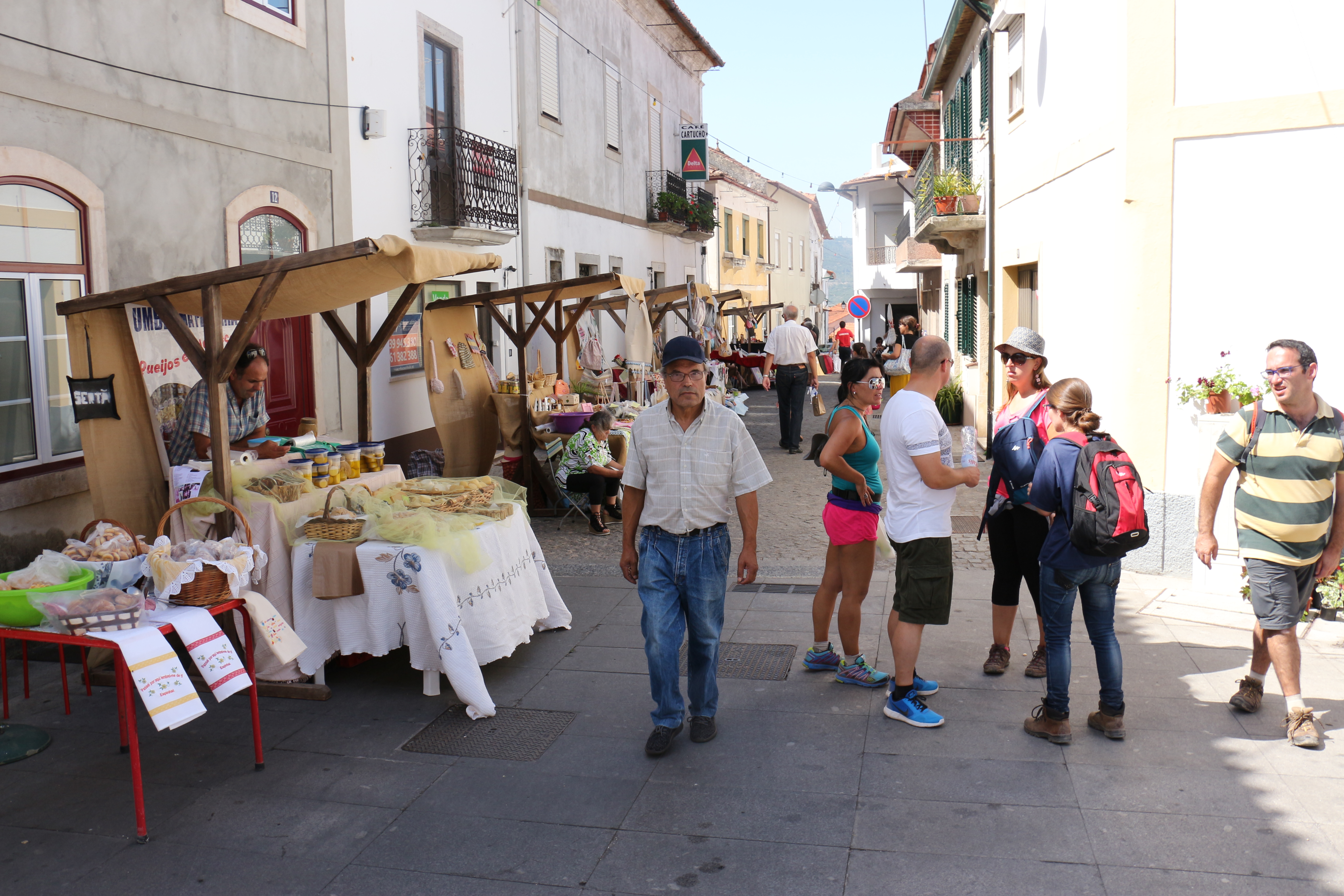 Feira do Mel e Bienal de Humor adoçaram a Vila do Espinhal