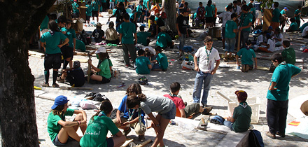 Escuteiros constroem carrinhos de rolamentos no castelo