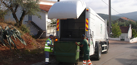 Lavagem e desinfecção dos contentores de lixo do concelho