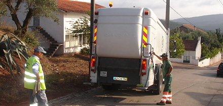 Lavagem e desinfecção dos contentores de lixo do concelho