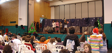 Pavilhão Multiusos cheio de crianças