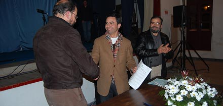 Cumprimento entre o Presidente da Câmara e o Presidente da Filarmónica do Espinhal